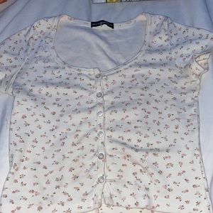 Button up t-shirt! 🤍